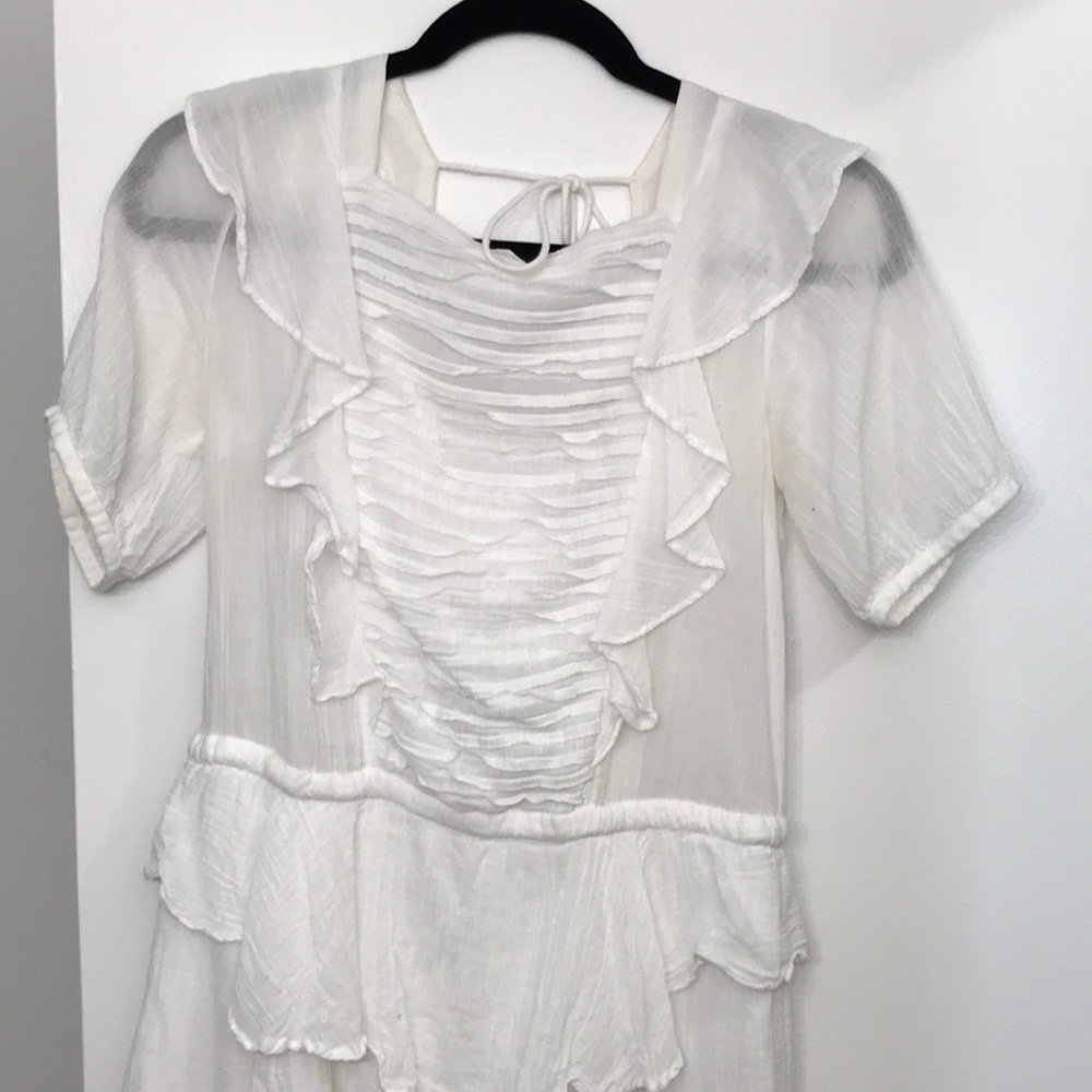 Ruffled white backless dress